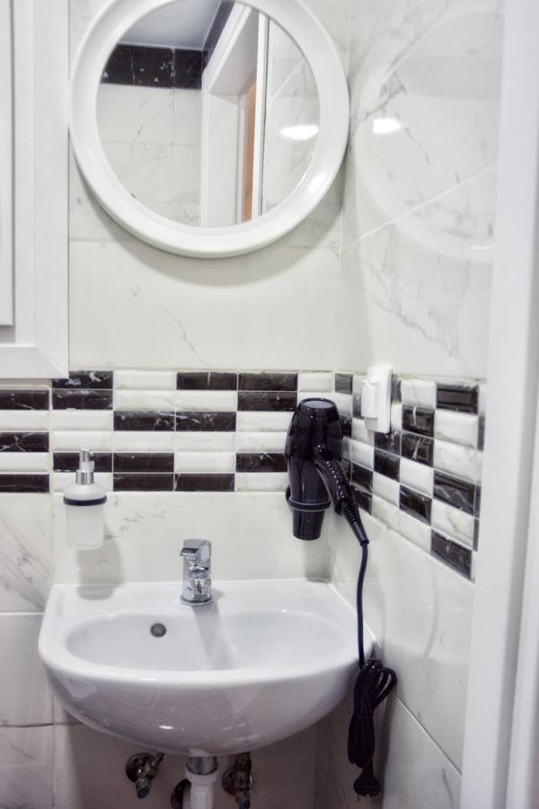 Dionisooss Apartment Атина Екстериор снимка